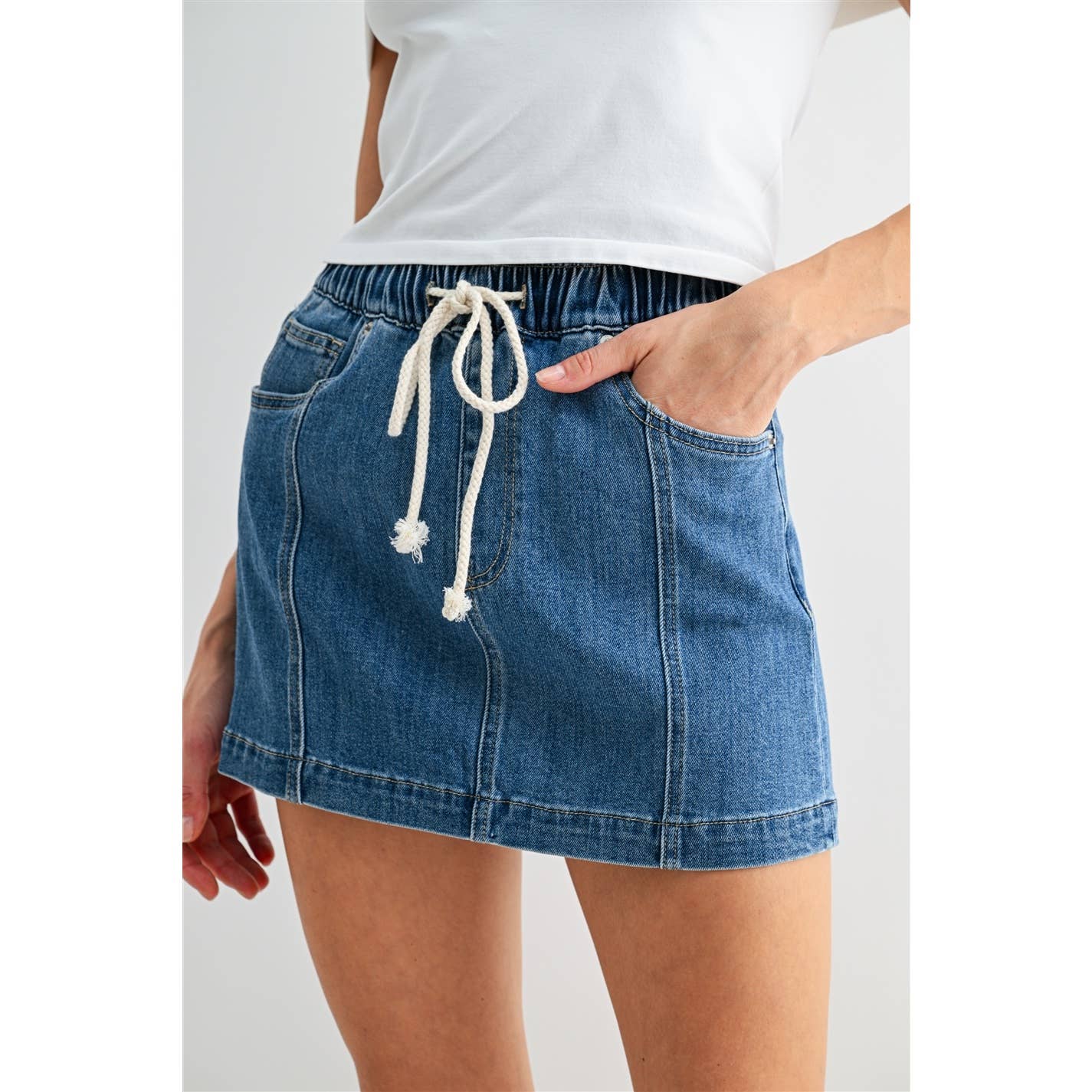 HIGH-RISE PULL ON MINI SKIRT