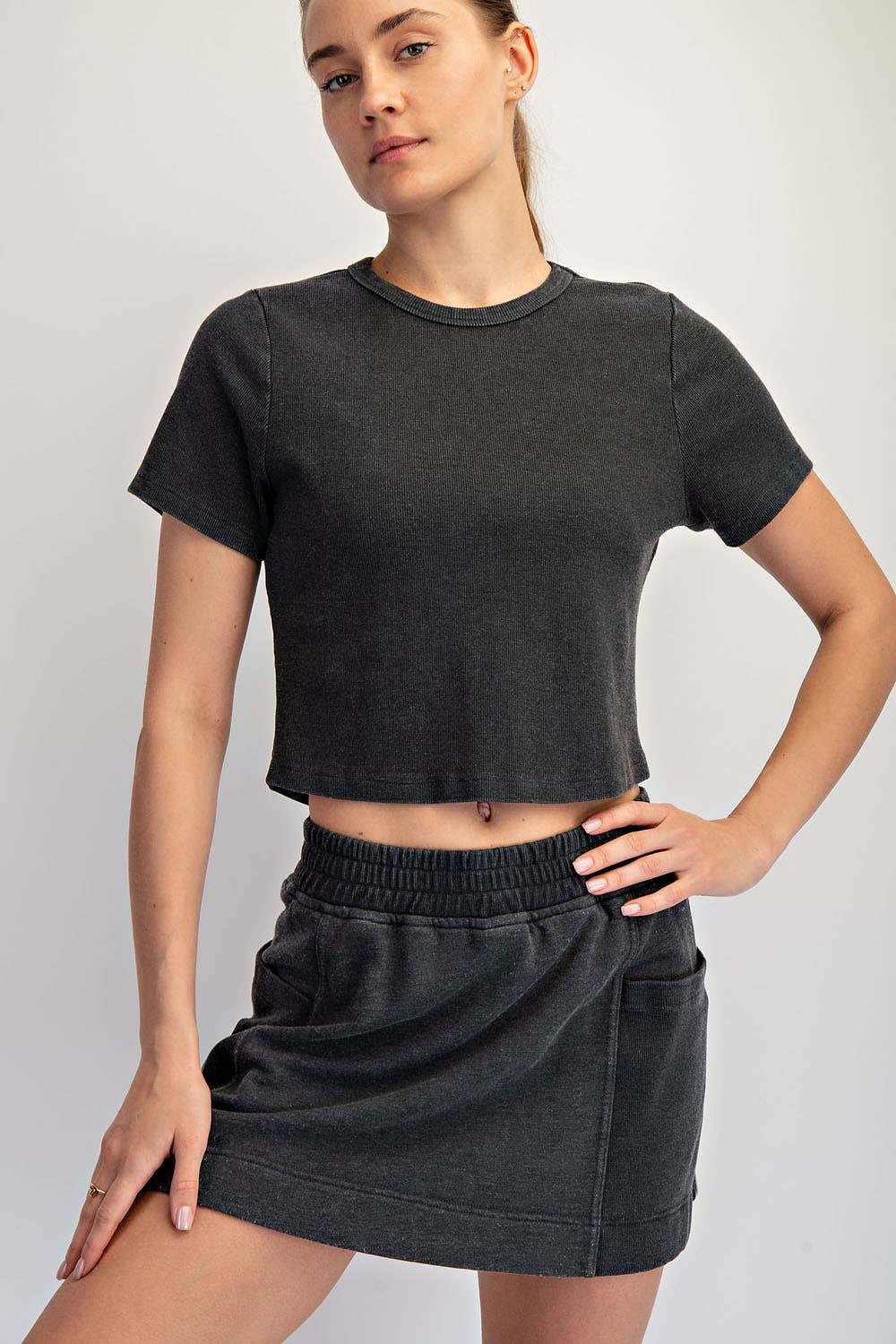 MINERAL WASHED COTTON RIB CROPPED TEE