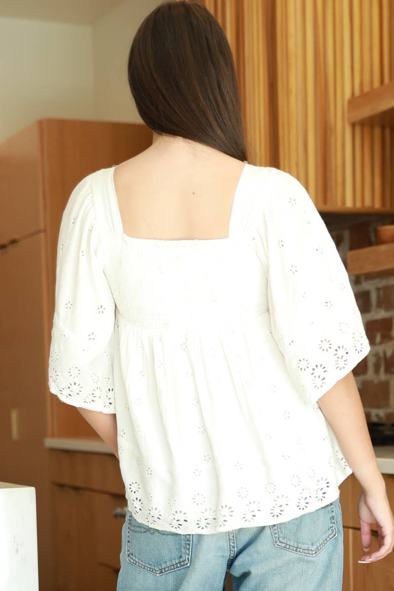 Eyelet whisper top