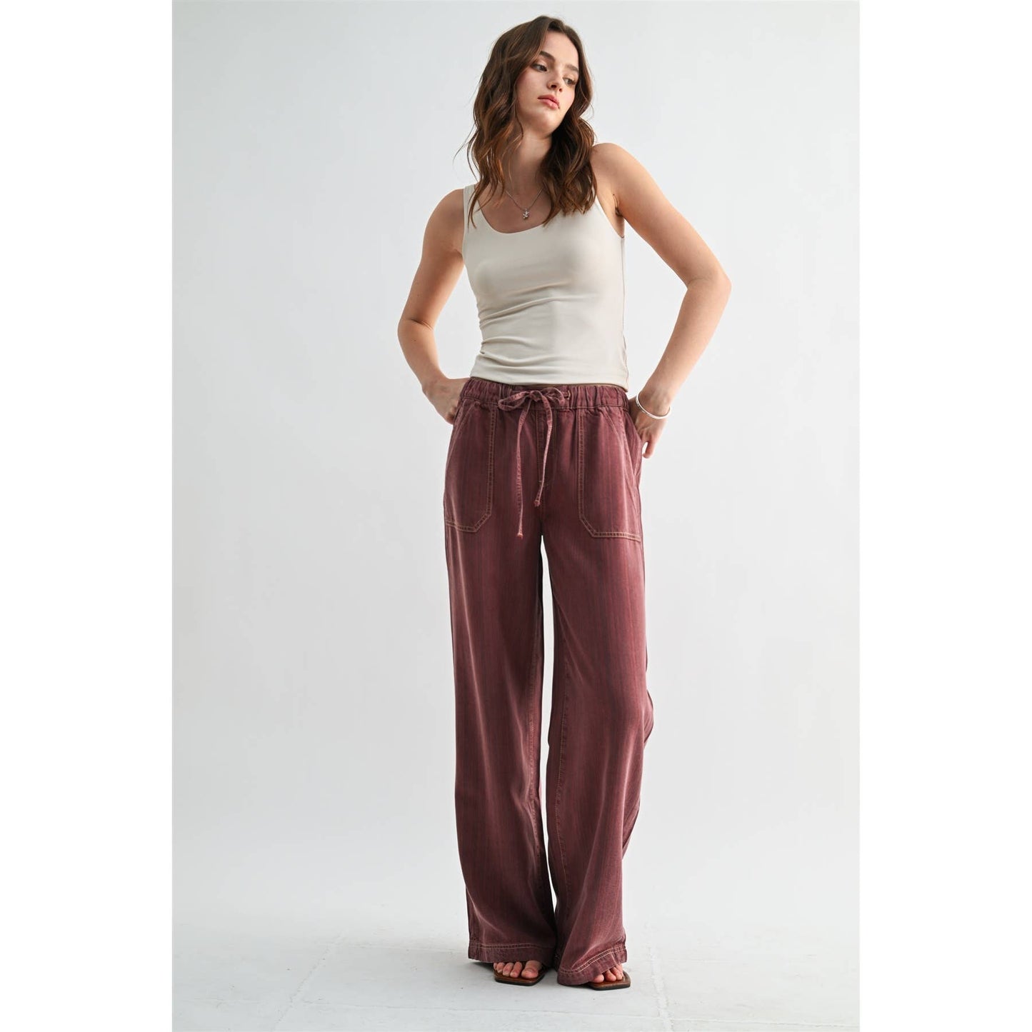 HIGH-RISE WIDE LEG JOGGER