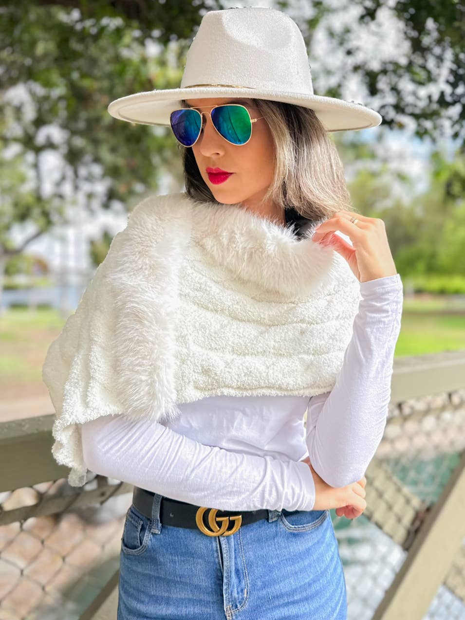 Ivory Cable Knit Faux Fur Trim Shawl Poncho