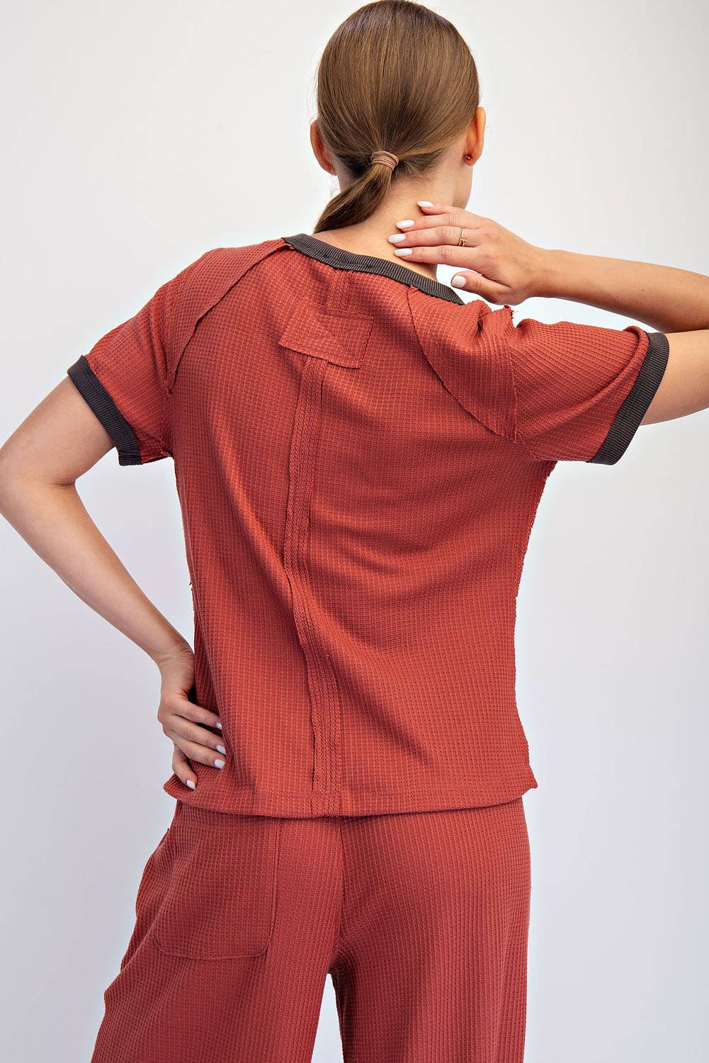 TEXTURED EVERYDAY TEE