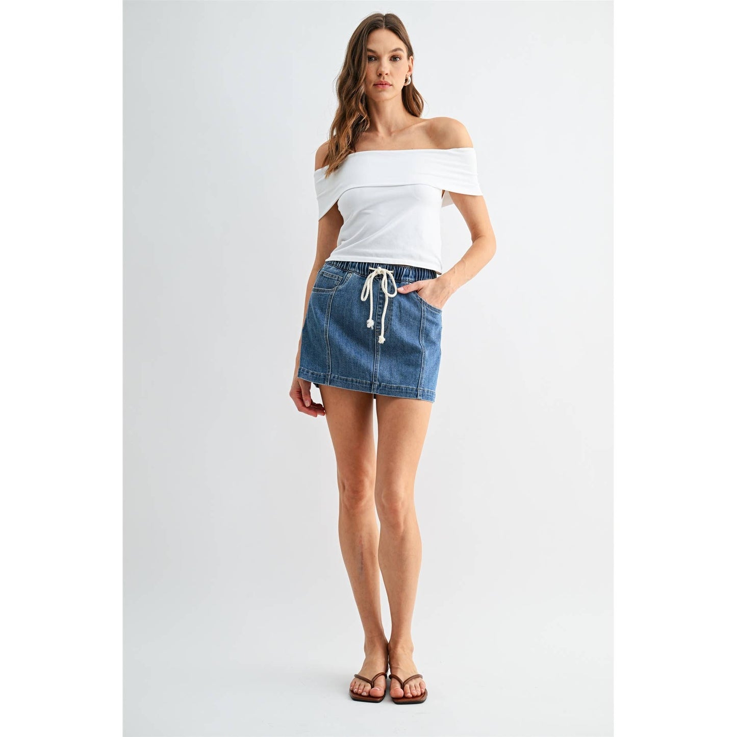 HIGH-RISE PULL ON MINI SKIRT