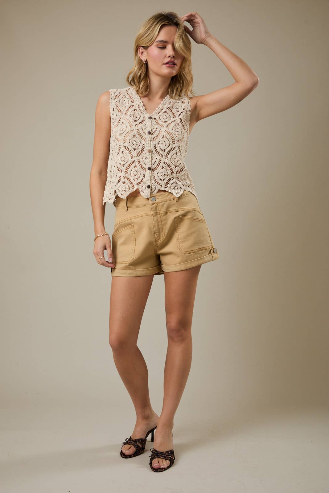 V-NECK SLEEVELESS BUTTON DOWN CROCHET