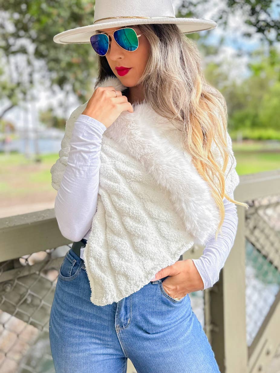 Ivory Cable Knit Faux Fur Trim Shawl Poncho