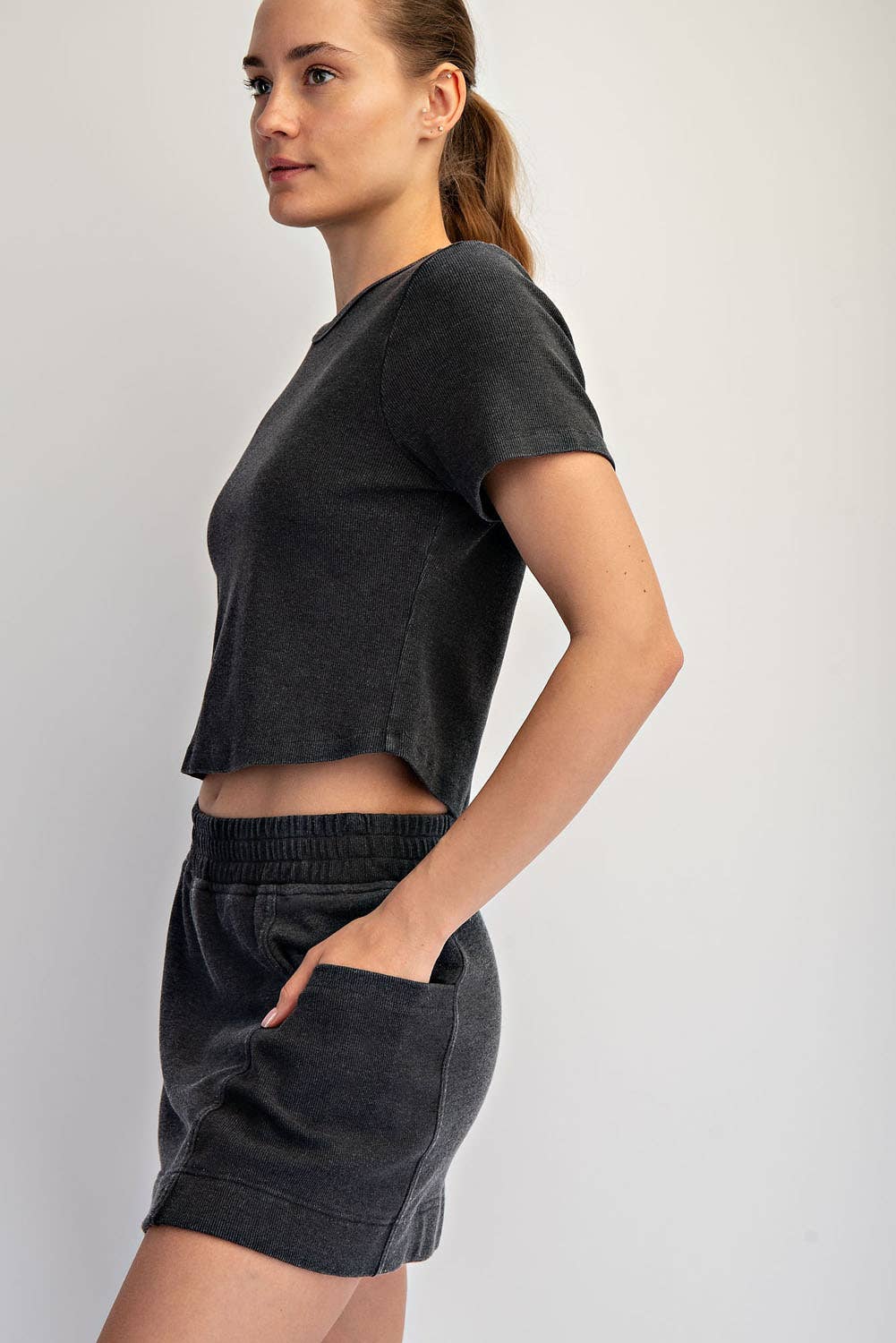 MINERAL WASHED COTTON RIB CROPPED TEE