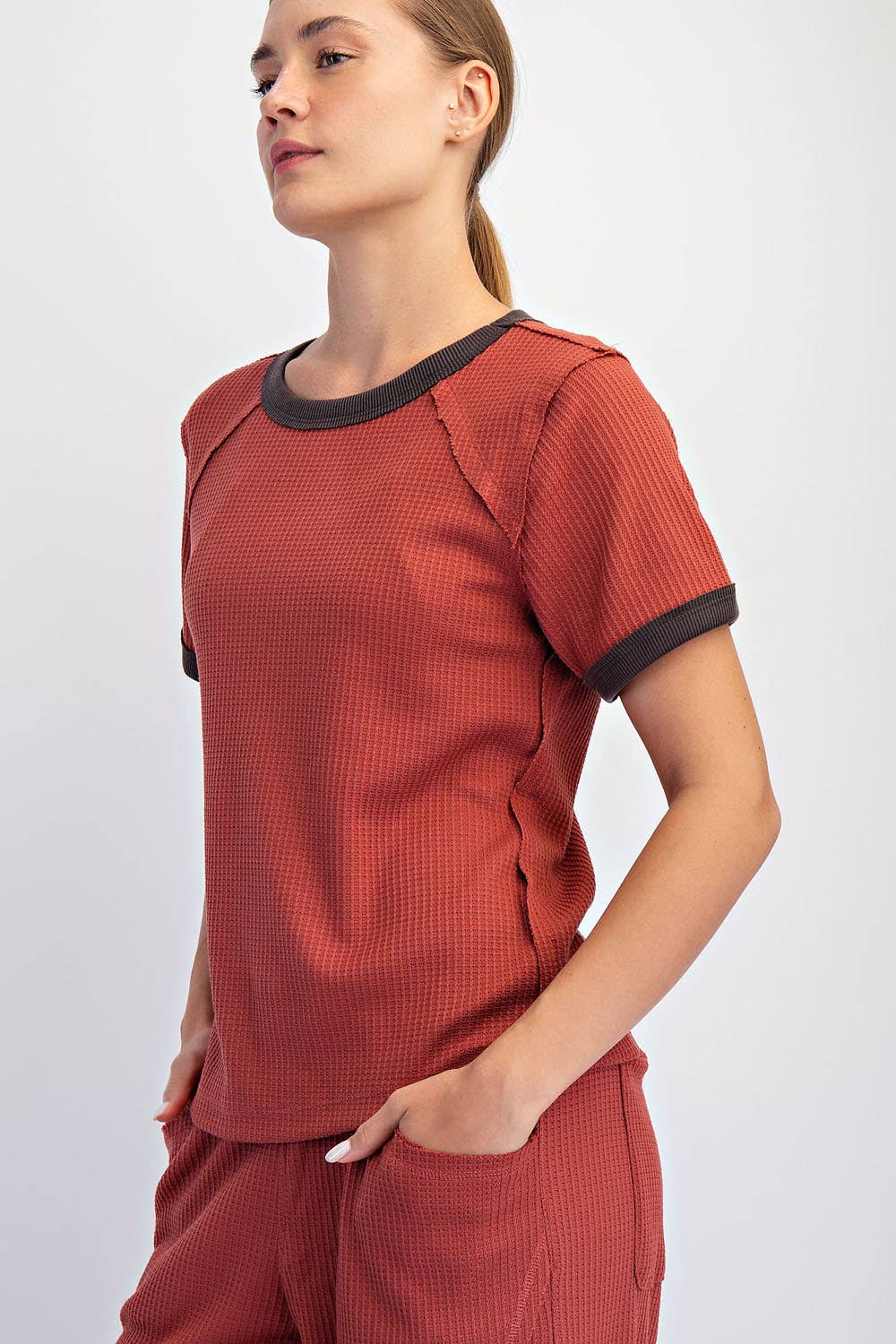 TEXTURED EVERYDAY TEE
