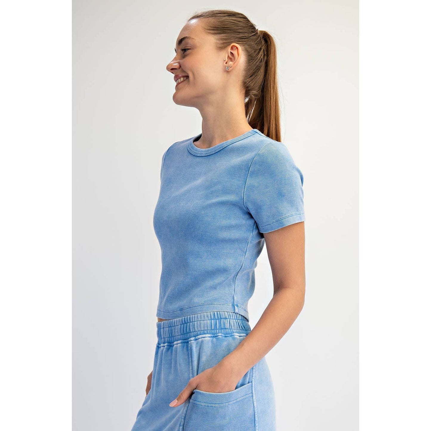MINERAL WASHED COTTON RIB CROPPED TEE