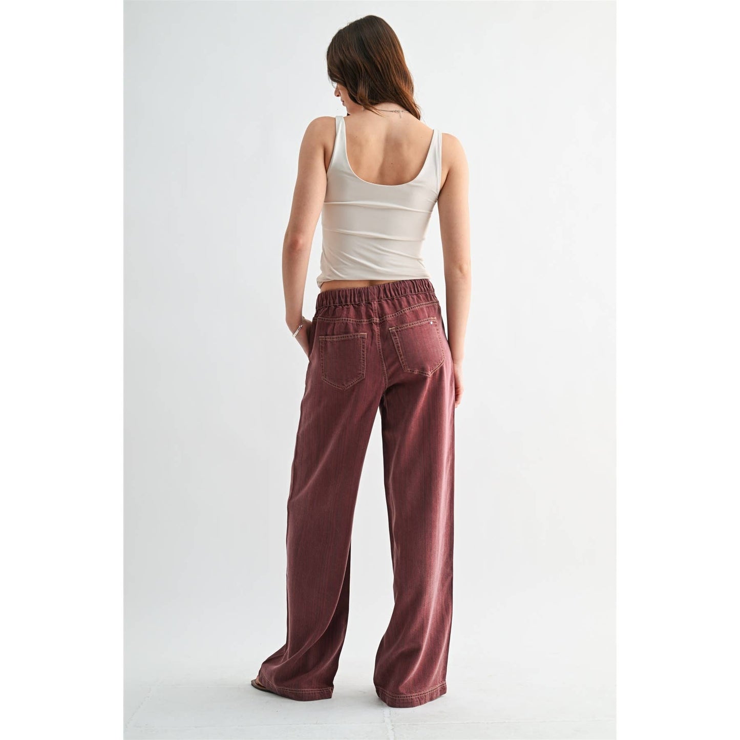 HIGH-RISE WIDE LEG JOGGER