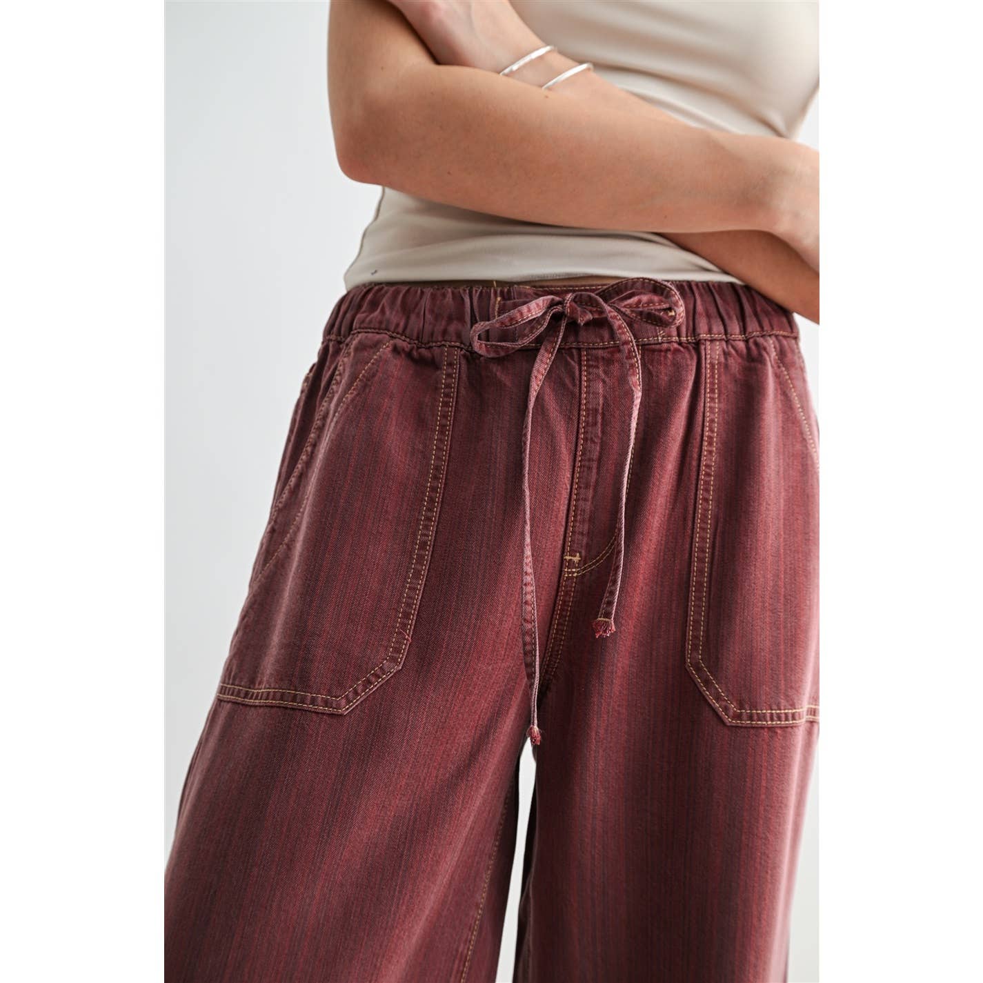 HIGH-RISE WIDE LEG JOGGER