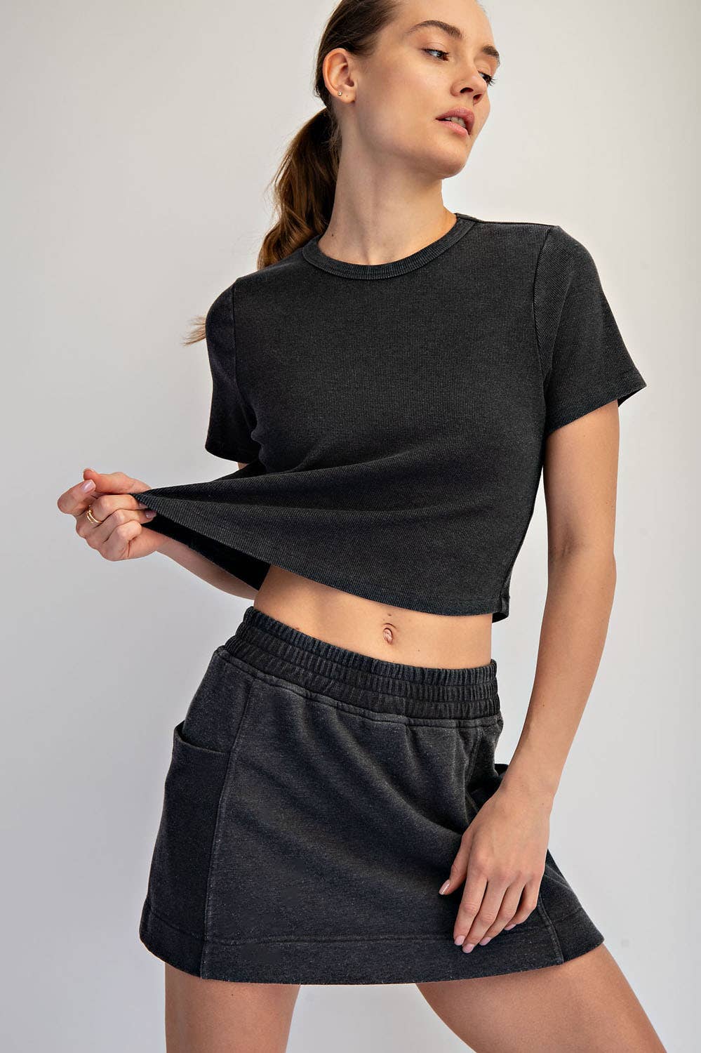 MINERAL WASHED COTTON RIB CROPPED TEE