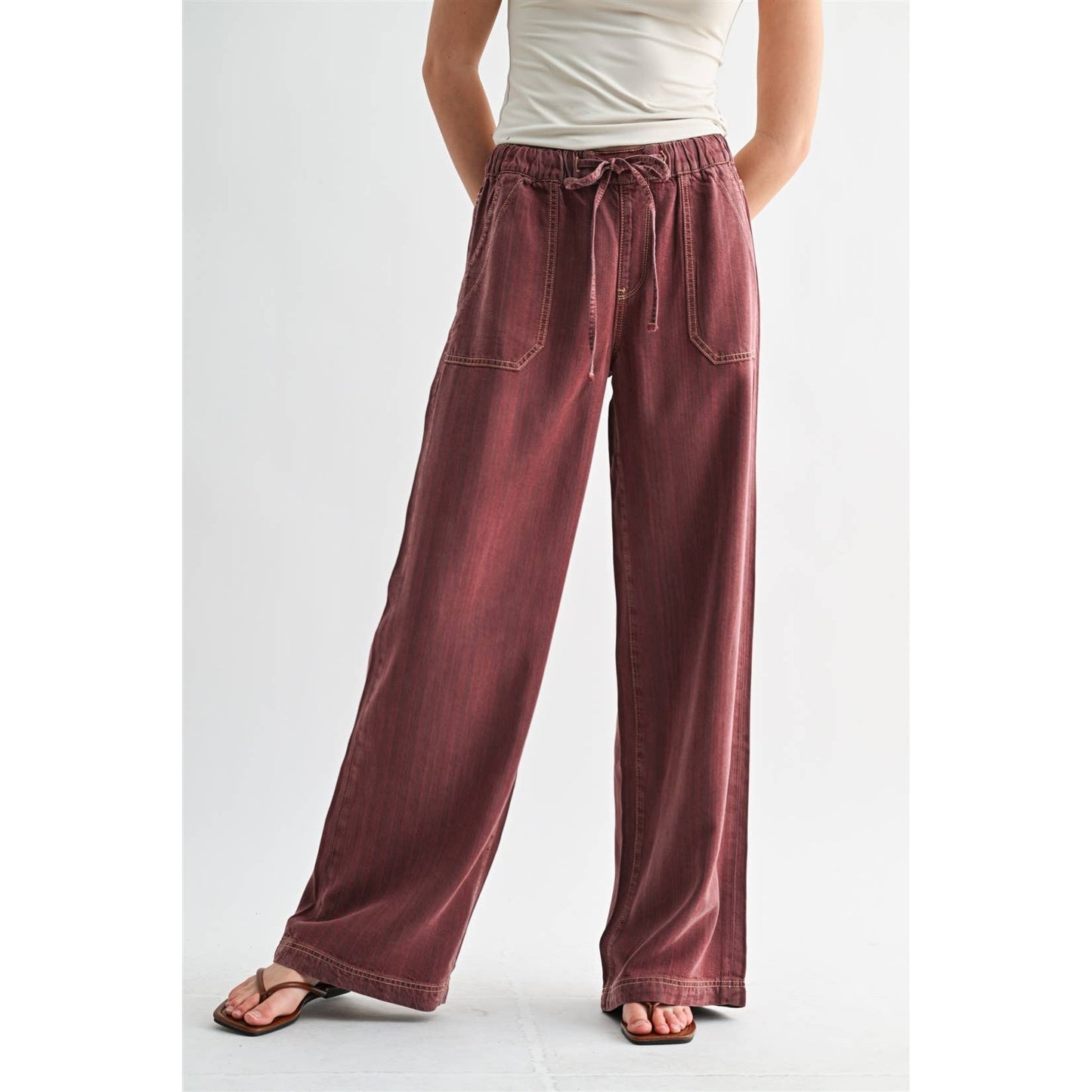 HIGH-RISE WIDE LEG JOGGER