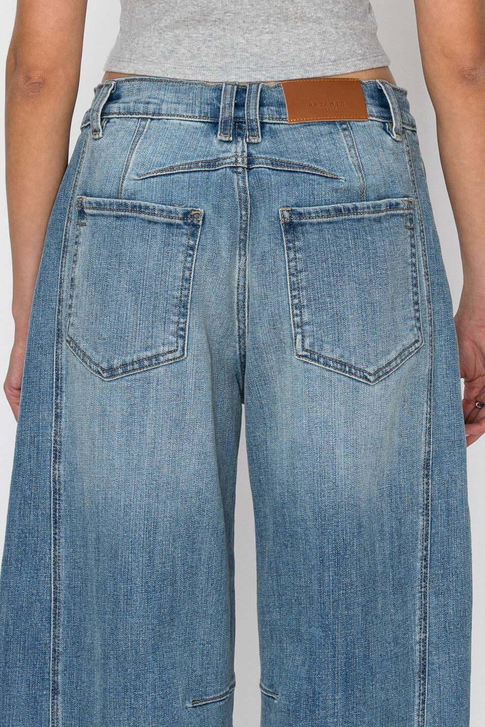 HIGH RISE RELAXED BARREL JEANS