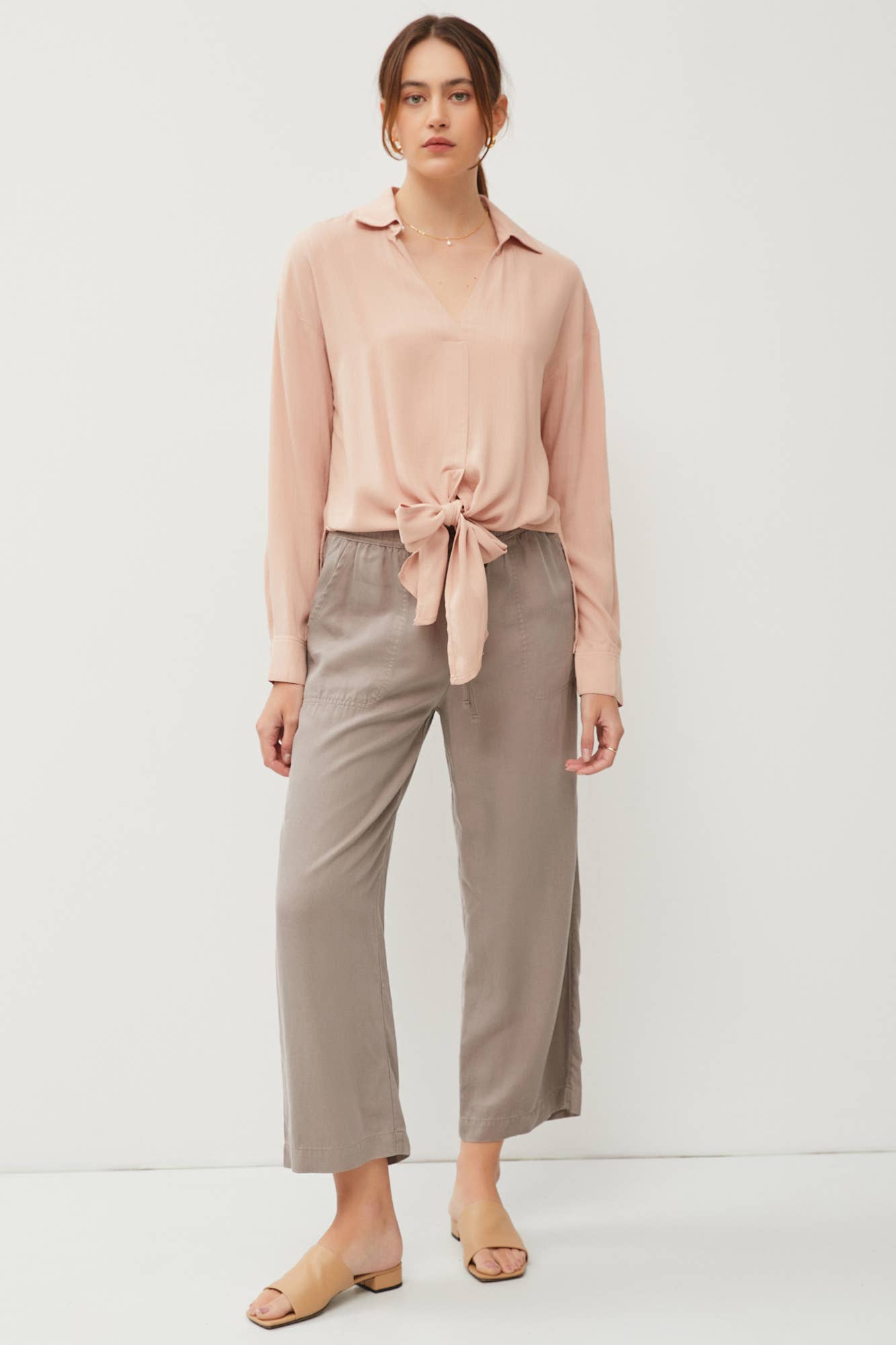 V-NECK TIE FRONT ROLL UP SLEEVE SHIRT: Dusty peach / M