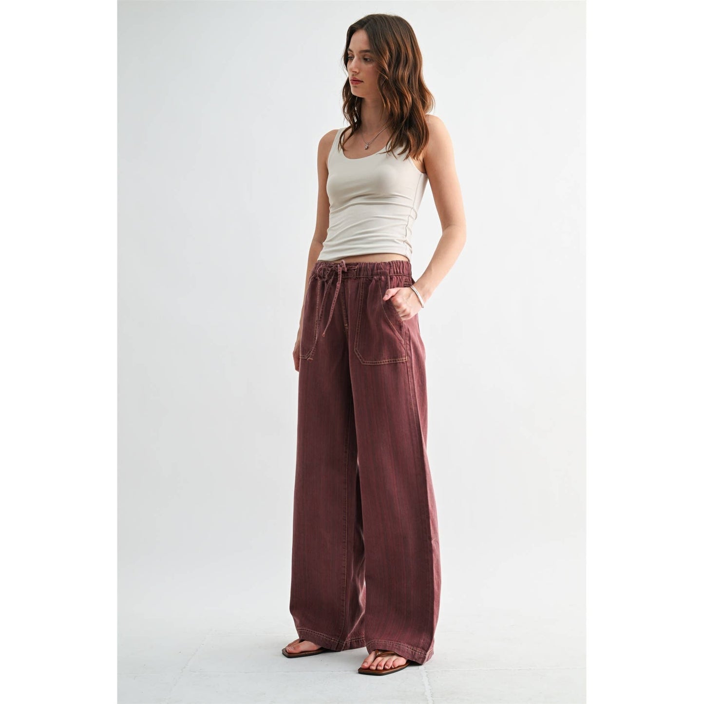 HIGH-RISE WIDE LEG JOGGER